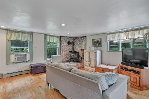 700 River Rd, Montgomery NY  12549-2153 exterior
