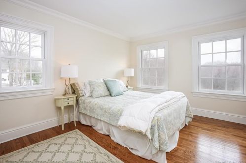 882 Silvermine Rd, New Canaan CT  06840-4332 exterior
