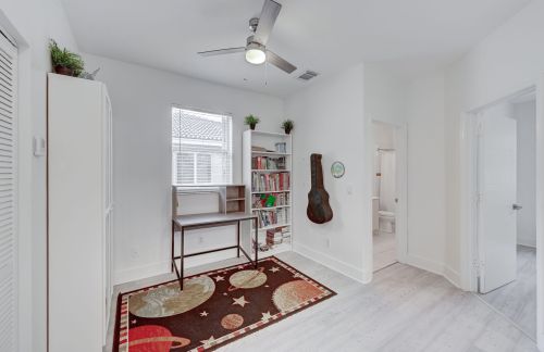 7865 19 Ct, Hollywood FL  33024-0923 exterior