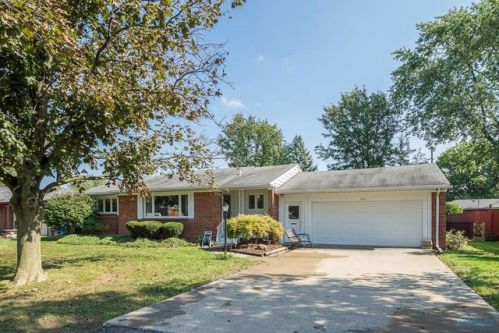 210 Allen St, Walbridge, OH 43465-1226