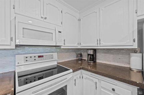 221 Alamo Dr, Vacaville CA  95688-2423 exterior