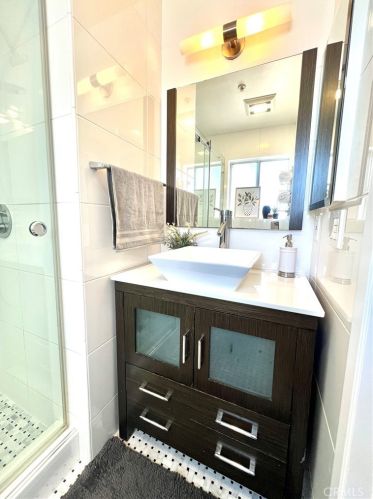 11445 Moorpark St, North Hollywood CA  91602-2069 exterior