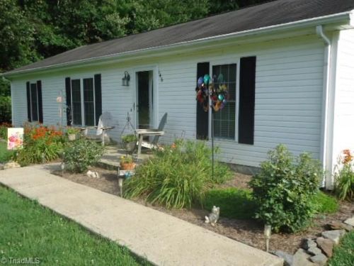 146 Harned Farm Rd, Ellisboro, NC 27025-8080