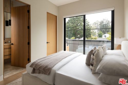 4552 Wortser Ave, North Hollywood CA  91604-1015 exterior