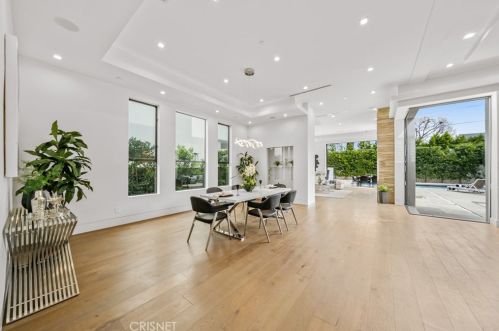 5128 Noble Ave, Van Nuys CA  91403-1376 exterior