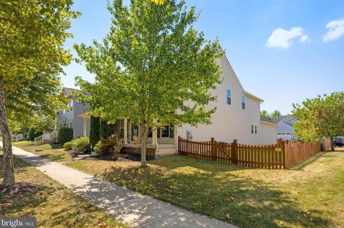 11 Broad Way, Lovettsville VA  20180-8608 exterior