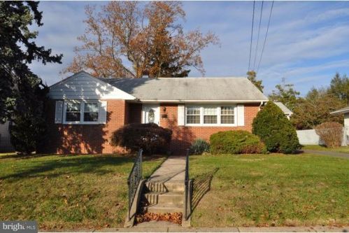 321 3rd St, Florence, NJ 08518-2005