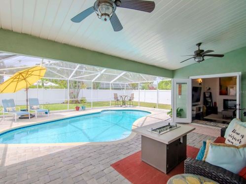 10730 Oakhaven Dr, Pinellas Park FL  33782-2511 exterior