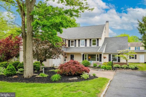 27 Walnut St, Newtown Square, PA 19073-3361