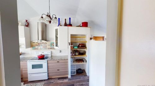 170 Giddings Ave, Windsor CT 06095-3743 exterior