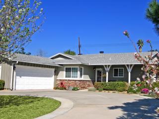 1117 Turning Bend Dr, Claremont, CA 91711-3235