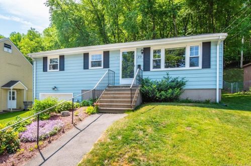 29 Sunrise Ter, Bristol, CT 06010-7219