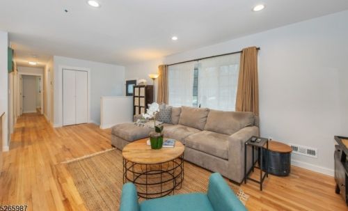 33 Campbell Ln, Berkeley Heights NJ  07922-1801 exterior