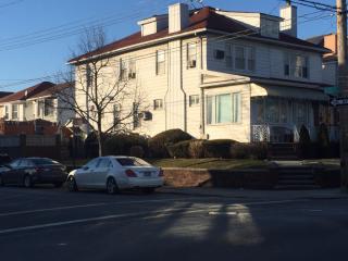 7924 10th Ave, Brooklyn, NY 11228-2610