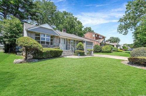 1469 Sherwood Dr, Hempstead, NY 11554-4809