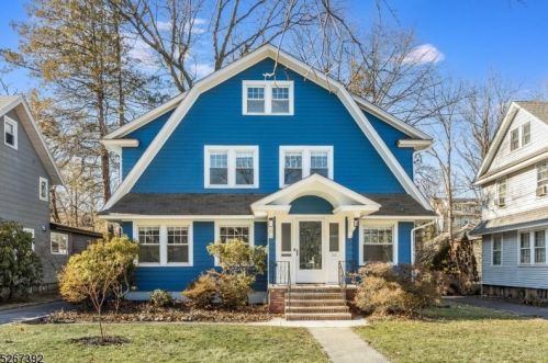 212 Grove St, Montclair, NJ 07042-4215
