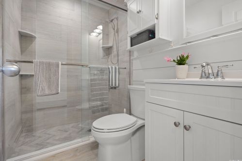 11 Argyle Dr, Northport NY  11768-1002 exterior