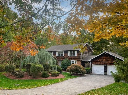 17 Birch Hill Rd, Tompkins Corners, NY 10579-2603