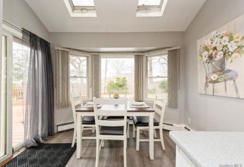 1049 Melissa Ln, North Bellmore NY  11710-1743 exterior