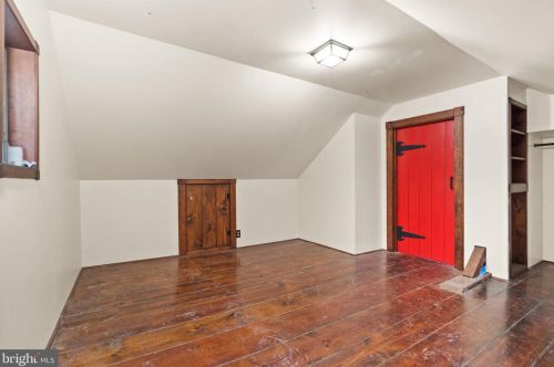 13188 Loyalty Rd, Leesburg VA  20176-6112 exterior