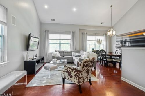 24 Taft Ln, Morristown, NJ 07960-6160