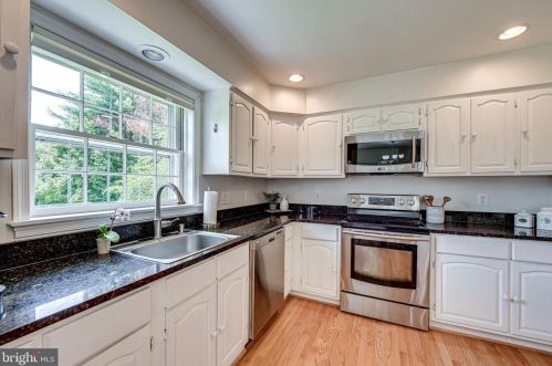 328 River Bend Rd, Great Falls VA  22066-4140 exterior