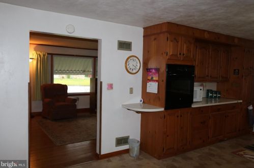 609 Hammond Ave, Hanover PA 17331-3843 exterior