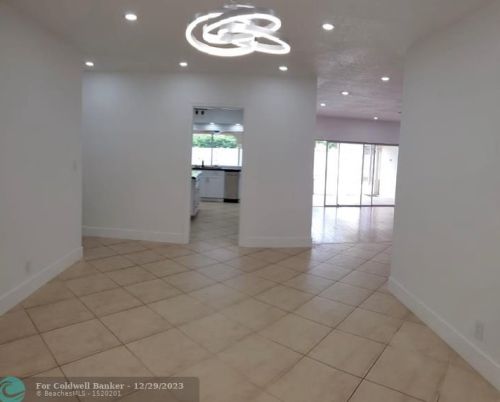 4948 33rd Ct, Hollywood FL  33021-2363 exterior