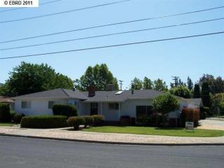 3918 Royal Arch Dr, Concord CA  94519-1227 exterior