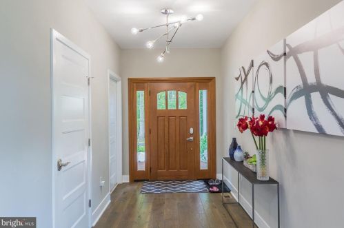 8140 Halleck Pl, Springfield, VA 22151-2014
