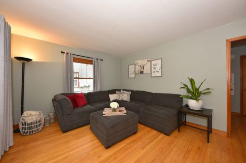 3329 89, Milwaukee WI 53227-4525 exterior