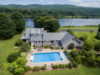 668 Old Connecticut River Rd, Weathersfield, VT 05156-9174