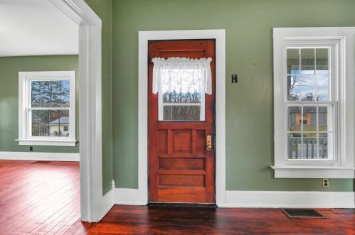 316 Market St, Somerset, OH 43783-9412