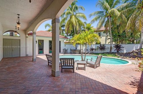 3821 185th Ave, Hollywood FL  33029-2712 exterior