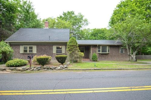 203 Precinct St, Taunton, MA 02718-1212