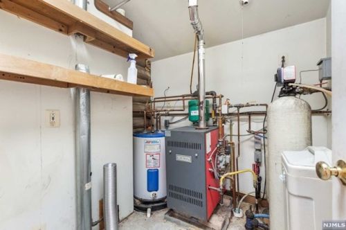 51 Pinecrest Trl, West Milford NJ  07480-1700 exterior