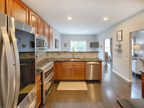 84 Ln Costa Dr, Annandale NJ  08801-1665 exterior