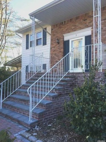 3 Henearly Dr, Miller Place, NY 11764-3306