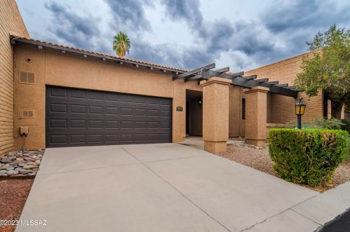 5050 South Regency Cir, Tucson, AZ 85711-3040
