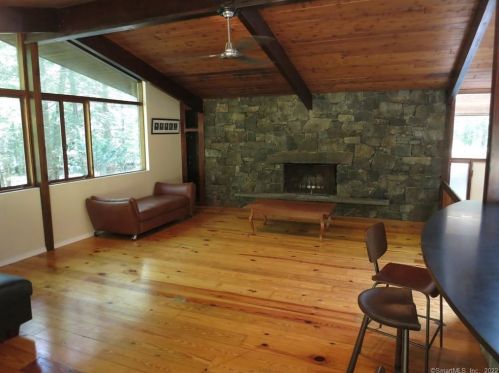 215 Chestnut Hill Rd, Deep River, CT 06419-1374