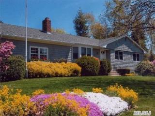 1700 Delmar Dr, Laurel, NY 11948-1801