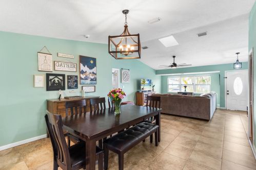 709 Dorchester St, Fort Pierce FL  34983-8762 exterior