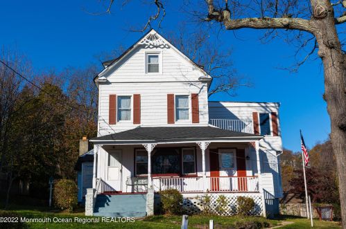 3 Woodland St, Monmouth Hills, NJ 07732-1841
