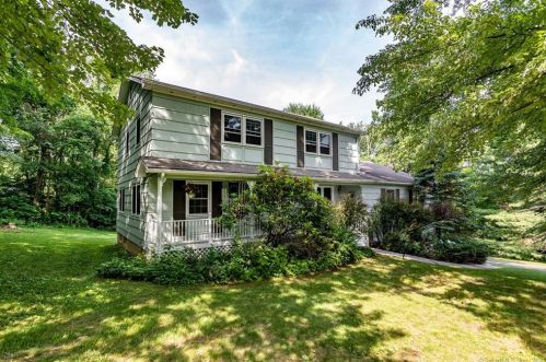 33 Spring Hill Ln, Bethel, CT 06801-2728