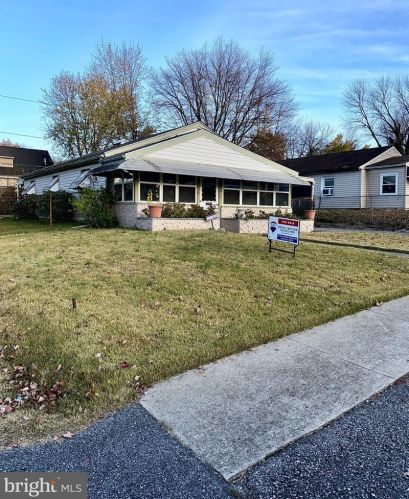 413 Robinson Dr, Wilmington, DE 19801-5744