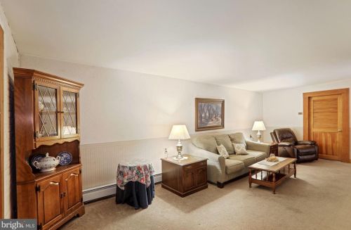 207 Thomas Ave, Riverton NJ 08077-1039 exterior