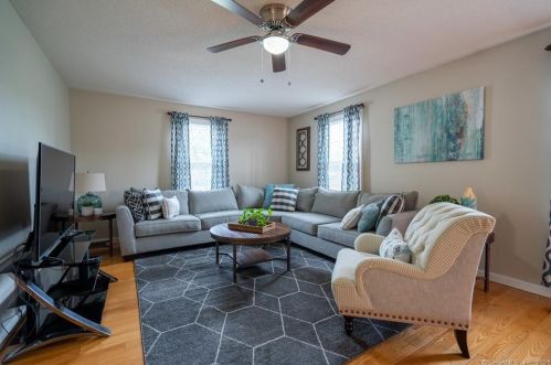 27 Pease Rd, East Windsor CT  06016-9002 exterior