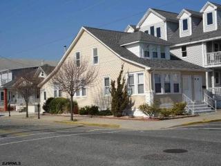 332 Magnolia Ave, Wildwood Crest, NJ 08260-4925