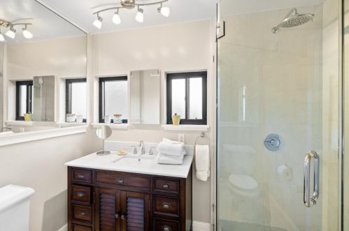 1920 Claremont Dr, San Bruno CA  94066-2716 exterior