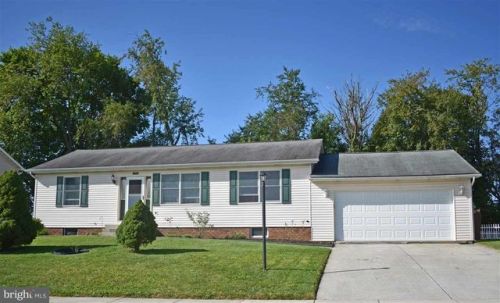 1674 Taylor Dr, Hanover, PA 17331-9475